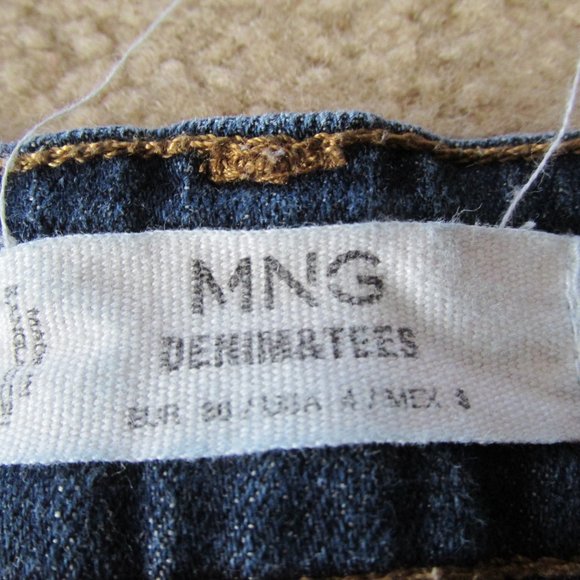 MNG Denim & Tees Cuffed Jean Shorts Women Size 4 Blue Low‎ Rise Dark Wash Denim - Picture 2 of 3